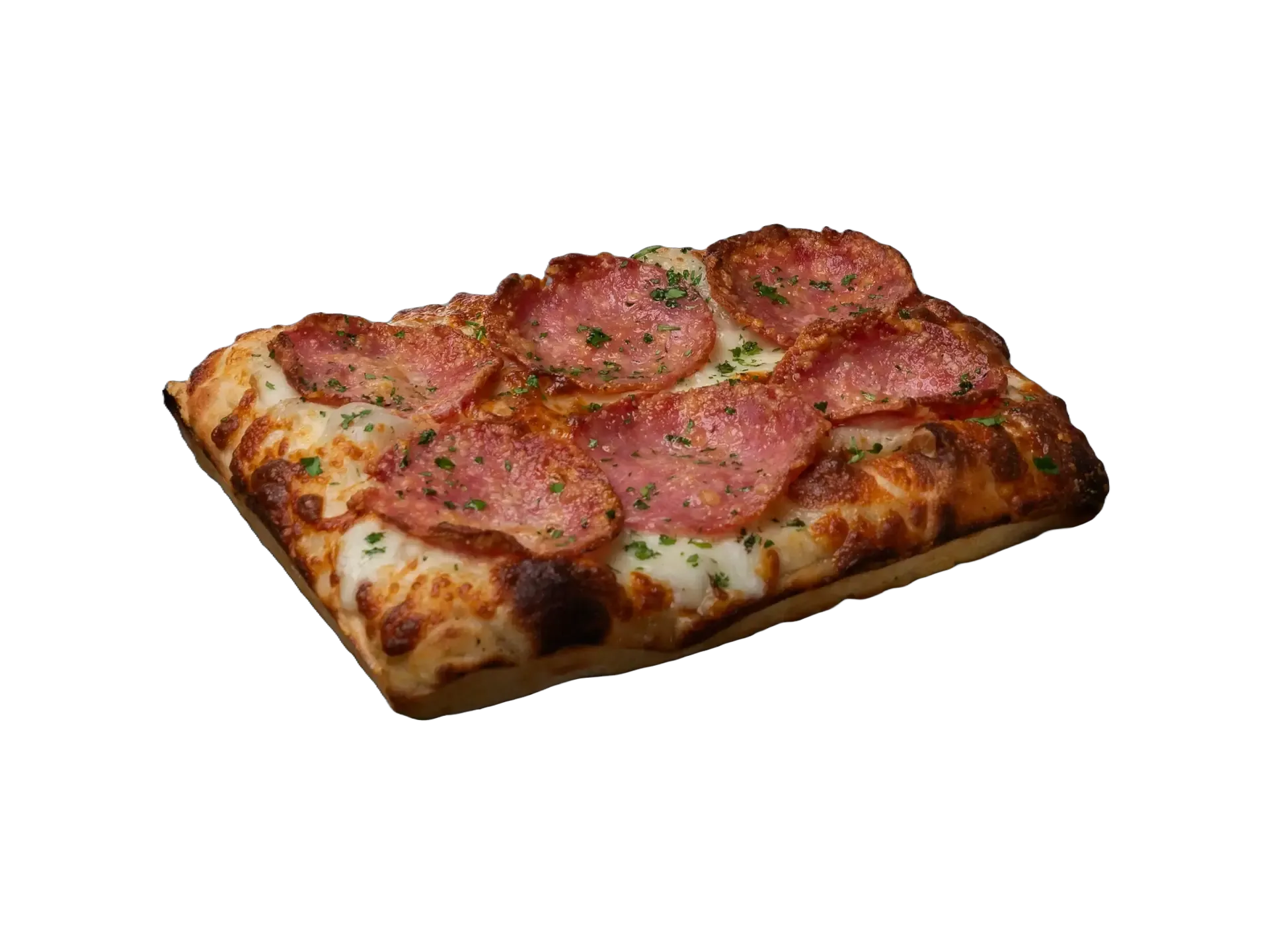 Szalámis pizza aranybarnára sült tésztával, olvadt sajttal és friss zöld fűszerrel megszórva.